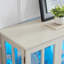 Armoire antique en verre blanc avec tablettes réglables et fabrication avancée