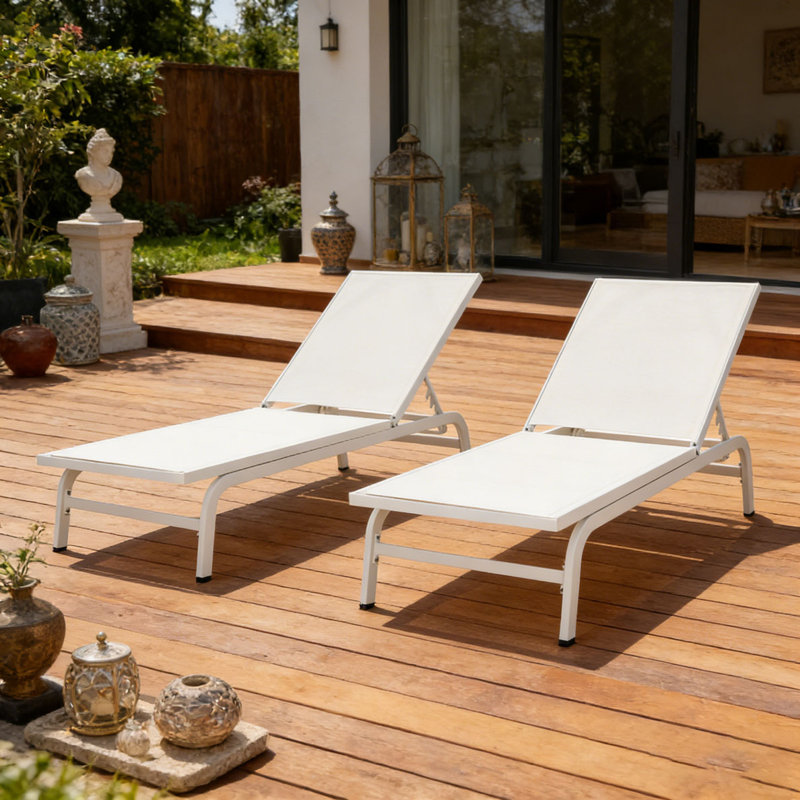 CHAISE LOUNGE