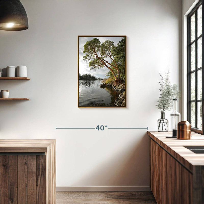 Arbousier au bord de l'eau, Cadre flottant doré, 21 po x 31 po