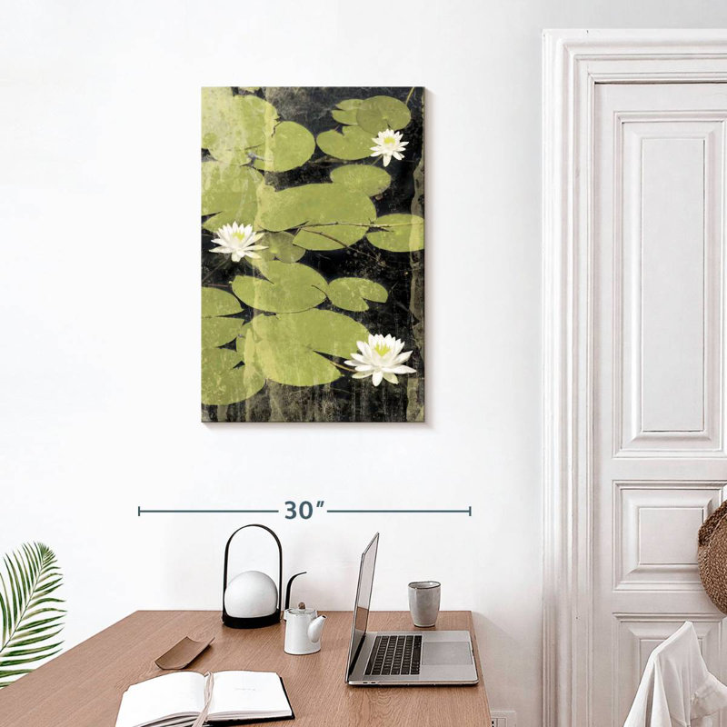 Harnek Pond Blossoms, H 30 po x l 20 po