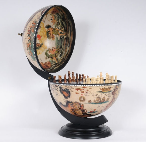 Globe terrestre blanc avec jeu d'échec