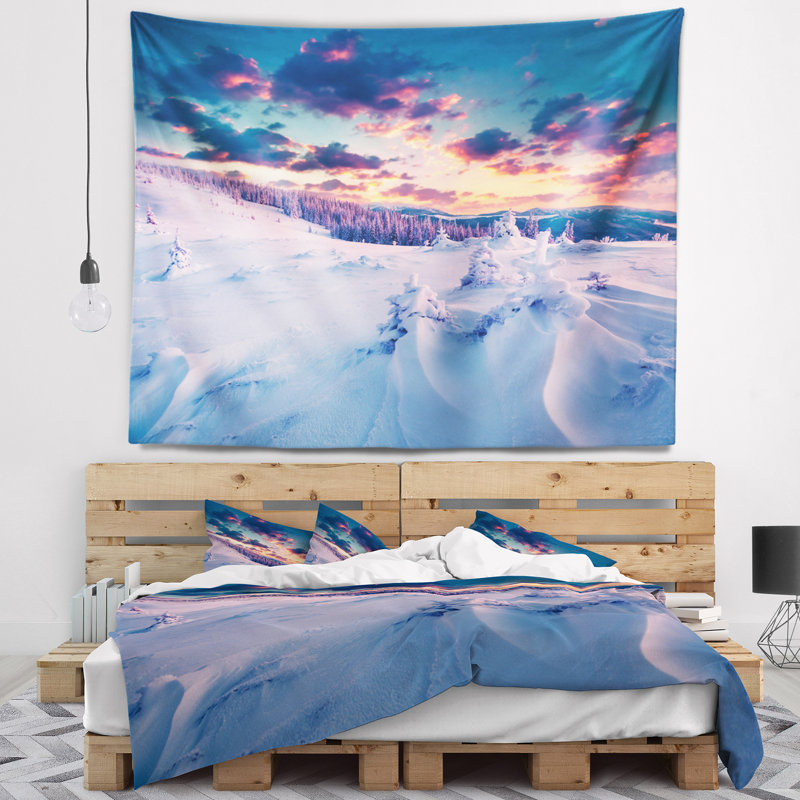 Paysage photographie hiver dans les carpates tapisserie, H 32 po x l 39 po