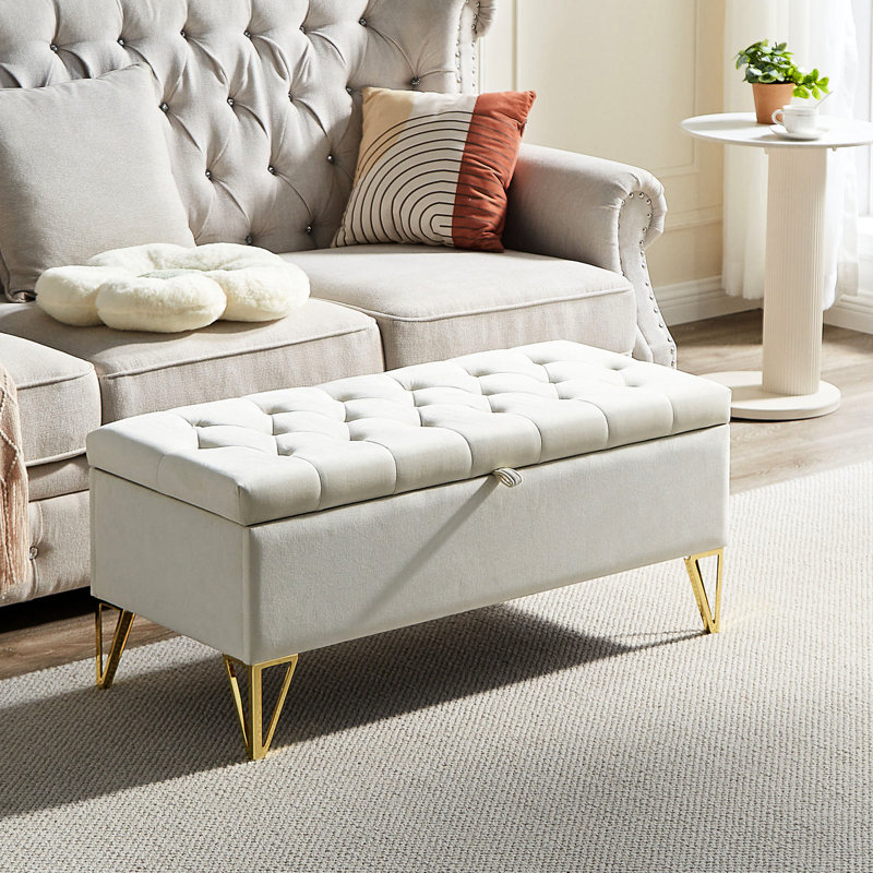 Banc de rangement rectangulaire pour la chambre à coucher et le vestibule - Velours beige, pieds fermes en acier inoxydable doré, option intérieure substantielle, capacité de rembourrage stable