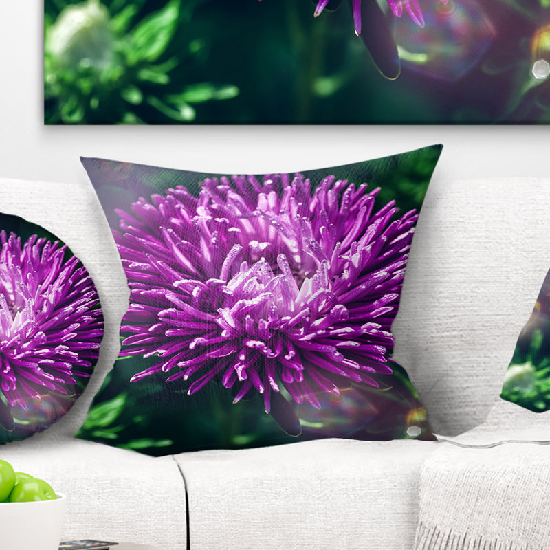 Fleur de chrysanthème avec bokeh - coussin à imprimé floral, 16 po x 1 po, Coussin décoratif