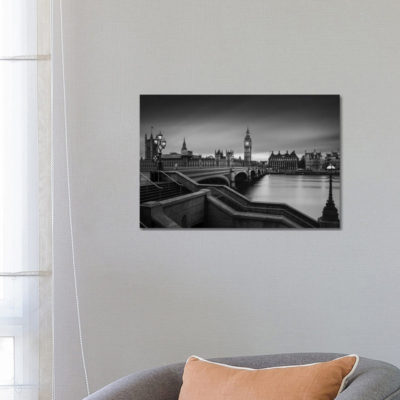Westminster Bridge by Oscar Lopez - Wrapped Canvas Gallery-Wrapped Canvas Giclée, 66.04 cm H x 45.72 cm W x 1.91 cm D