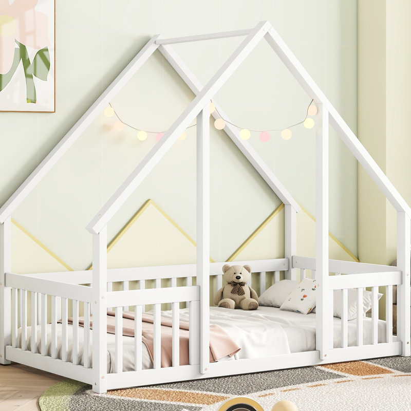 Lit simple en bois avec garde-corps et conception de maison en pin blanc pour une bonne nuit de sommeil, Blanc