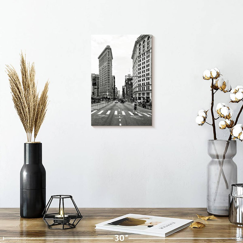 Aime The Flatiron Building, H 12 po x l 8 po