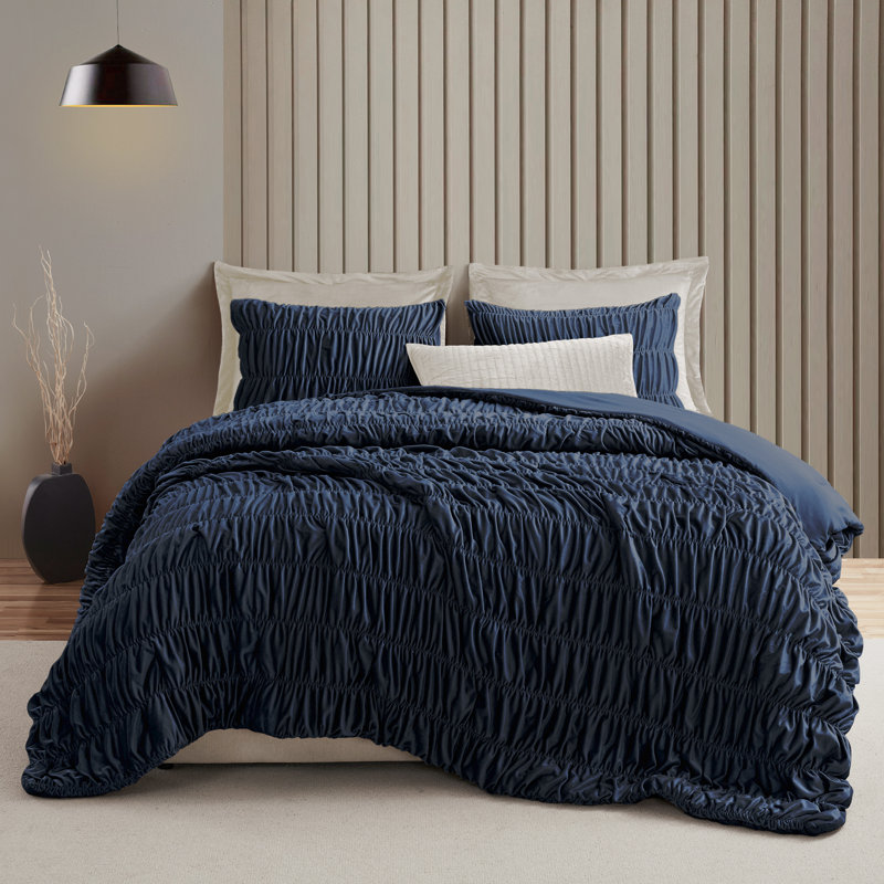 Wonderful Lightweighted 3-Piece Velvet Quilt Set Luxurious Double Elastic Embroidery, Navy, King Comforter + 2 King Shams