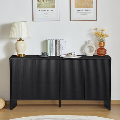 Armoire de rangement moderne avec 4 portes cannelées et tablettes réglables