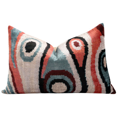 Coussin en velours abstrait