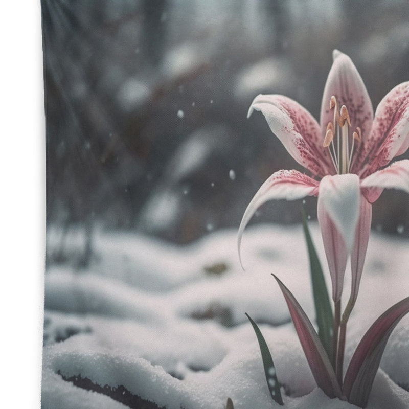 Polyester, fleur de lys blanche et rose en tapisserie d'hiver, H 32 po x l 39 po