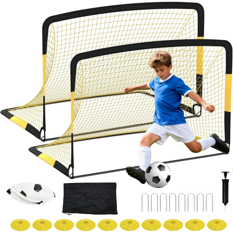 But de soccer avec ballon de soccer, cônes, piquets de sol, équipement d'entraînement de soccer pour la cour, entraînement, jeu compétitif