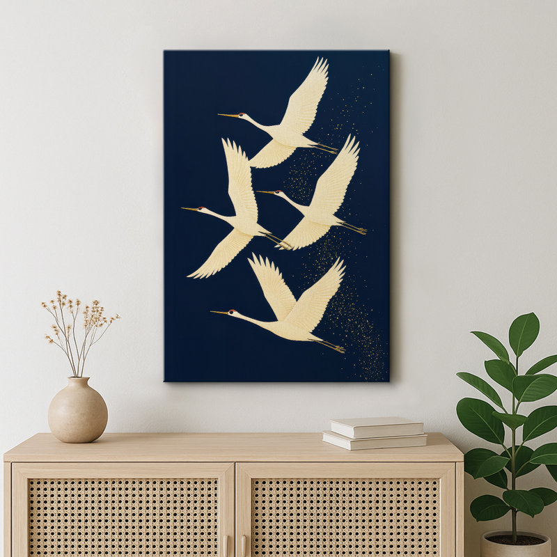 Grues gracieuses volant sur un fond bleu profond avec des accents dorés - reproduction d'art sur toile encadrée, Toile tendue