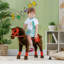 Cheval de course pour enfants de 3 à 8 ans QAB, cheval de course pour tout-petits avec son hennissement, jouet poney avec selle et étriers, brun