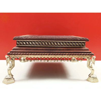 Deral Figurines & Sculptures