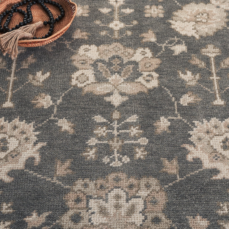 Sivas Hand-Knotted Gray/Ivory Area Rug, Rectangle 6' x 9'