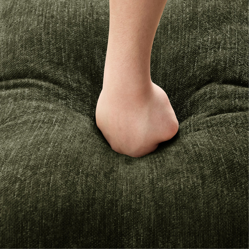 Quatre chenilles avec un arrangement en forme de L, des bras évasés mobiles, des jupes de plis à volants amovibles et des pieds fuselés, un tissu doux et épais modulaire détachable convient aux petits espaces