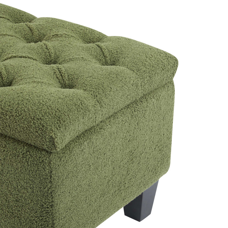 Élégant banc de repose-pieds Boucle avec rangement spacieux et pieds en bois d'hévéa durables, parfait pour les intérieurs modernes et les sièges supplémentaires.