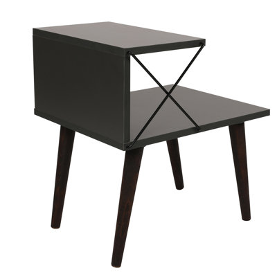 Dieser moderne Nachttisch im skandinavischen Stil verfügt über Beine aus Buchenholz. Er ist 50 cm x 55 cm x 40 cm groß