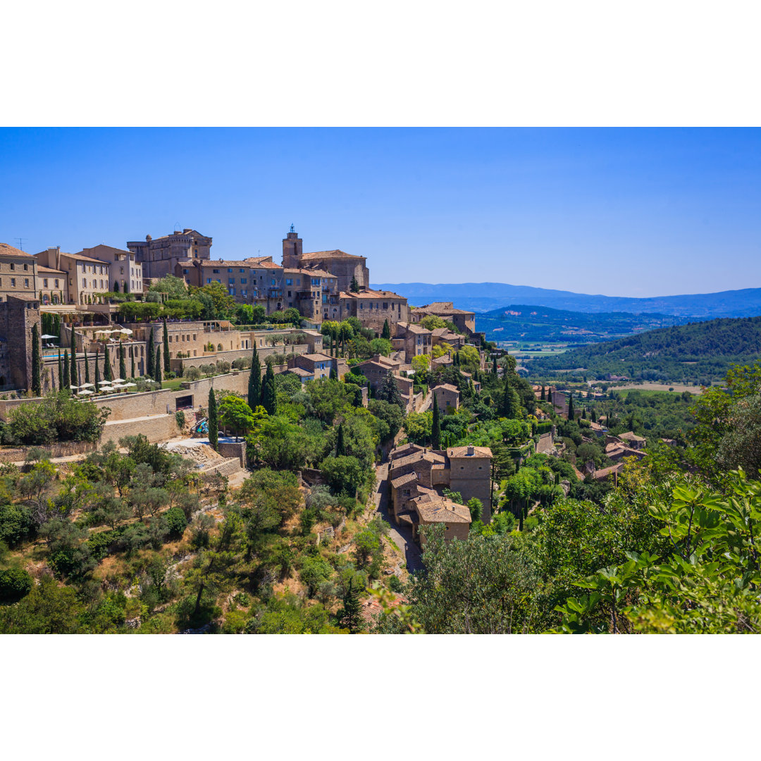 Kleine typische Stadt in der Provence von Bhidethescene - Leinwanddrucke