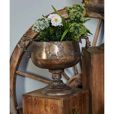 Pot de fleurs traditionnel chalice urn