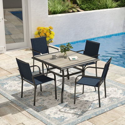 Ensemble repas pour 4 personnes avec table carrée
