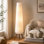 Lampe trépied moderne de 61 po avec abat-jour en tissu plissé, pieds en bois de noyer, ampoule E12 à 3 lumières avec ampoule Edison incluse, lampe sur pied à pédale pour salon