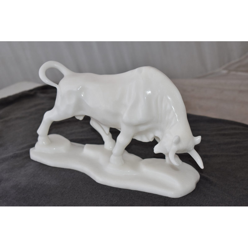 Dimensions du taureau Wall Street en marbre blanc: 11 po x 5 po x H 7 po