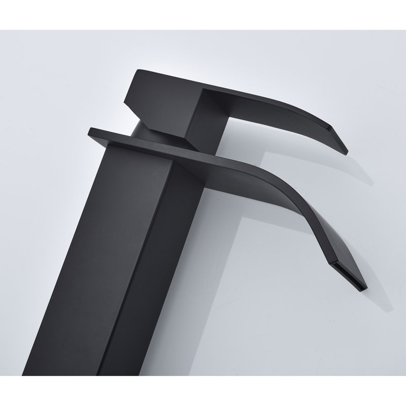 Robinet de lavabo de salle de bain avec bec cascade et poignée simple, finition noir mat, acier inoxydable manufacturé pour un bec de baignoire moderne, poignée de fonctionnement - débit d'eau, fabriqué