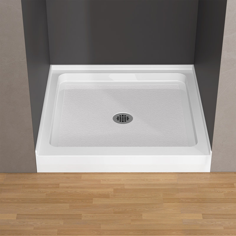 36 po. L 36 po. X 36 po. Base de douche en alcôve en acrylique avec seuil simple et bonde centrale