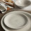 Ensemble de 12 pièces en grès, assiettes, plats, bols, service pour 4, rebord moucheté Madrid