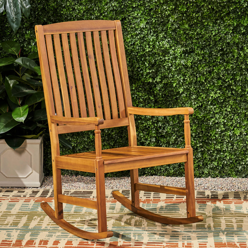 Chaise berçante avec structure en bois et mouvement rocheux relaxant pour une expérience extérieure