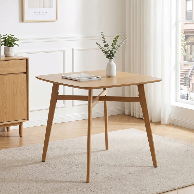 Table carrée à effet de bois et table basse