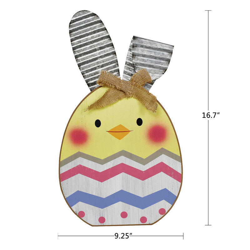 Signe de lapin en bois en forme d'œuf sur fond de lapin de Pâques