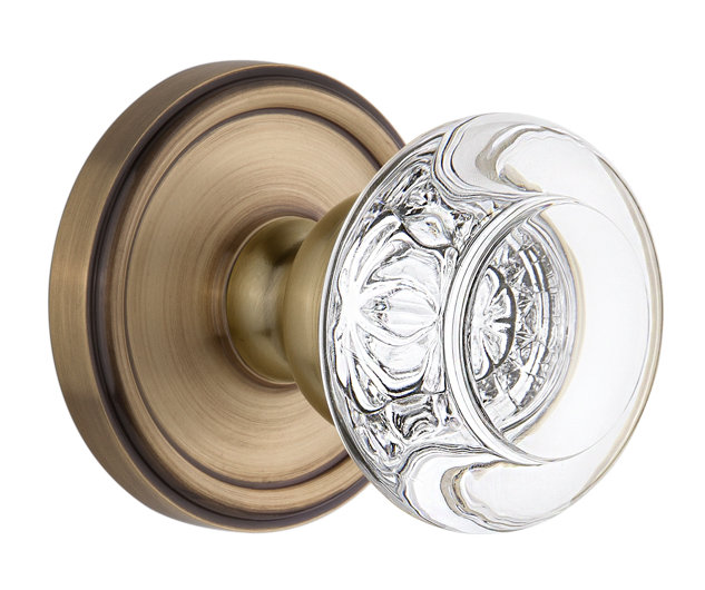 Rosette Grandeur Georgetown avec bouton de porte en cristal Bordeaux, 2-3/8 po, Laiton rétro