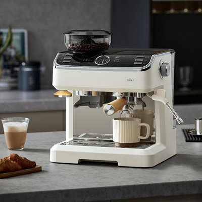 Petite machine à café semi-automatique tout-en-un avec moulin, espresso fraîchement moulu et cafetière Americano