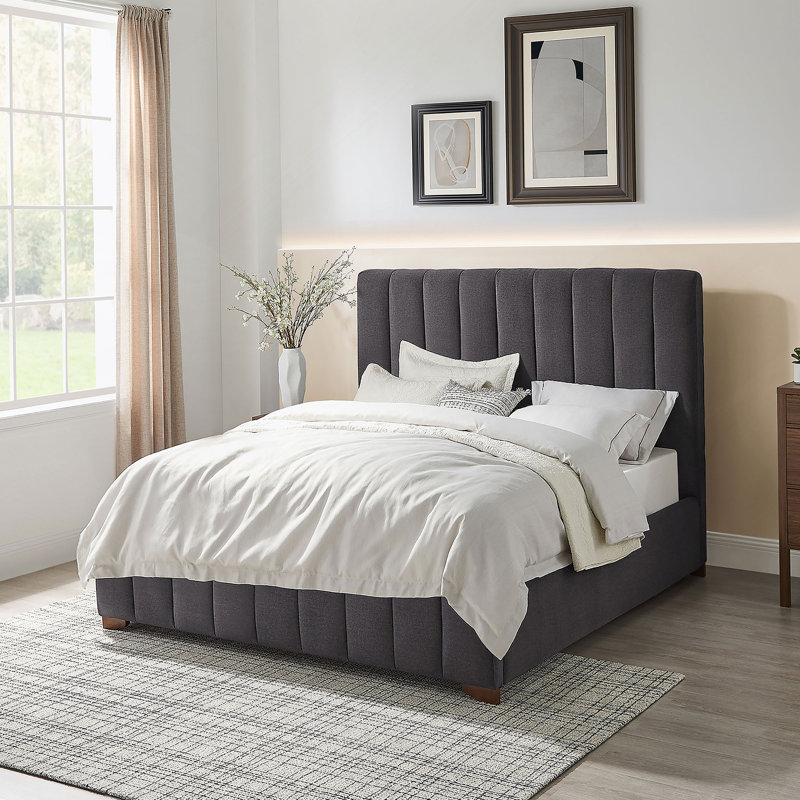 Grand lit gris foncé