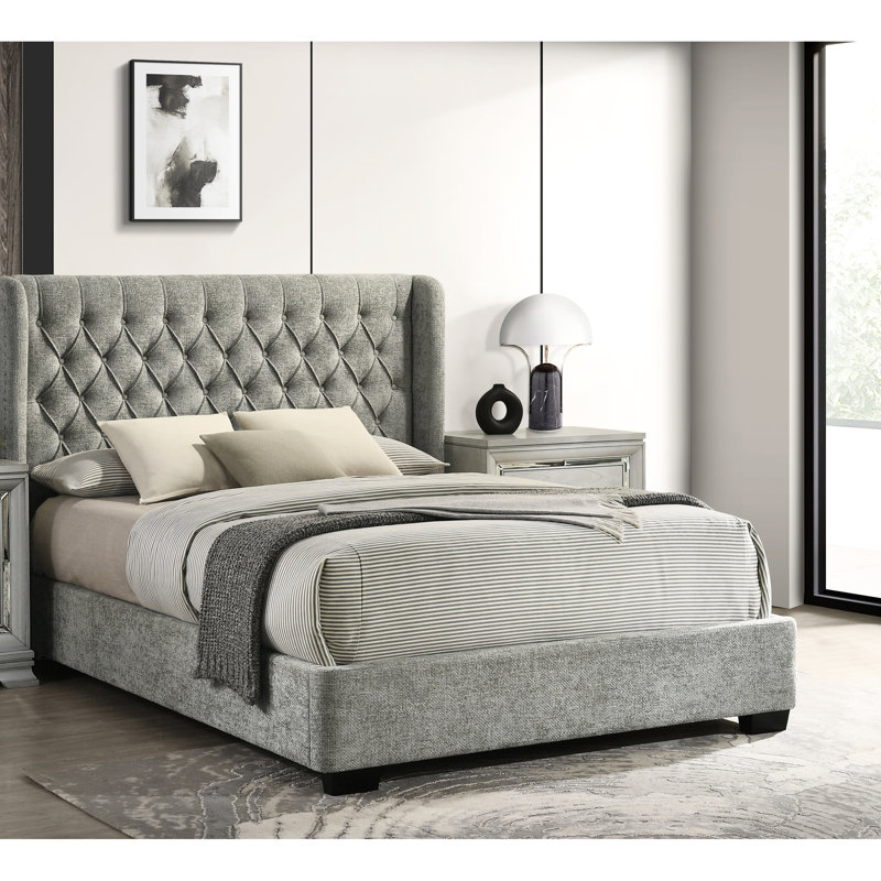 Grand lit contemporain avec tête de lit à oreilles grise en panneau doux pour la chambre à coucher, Grand lit