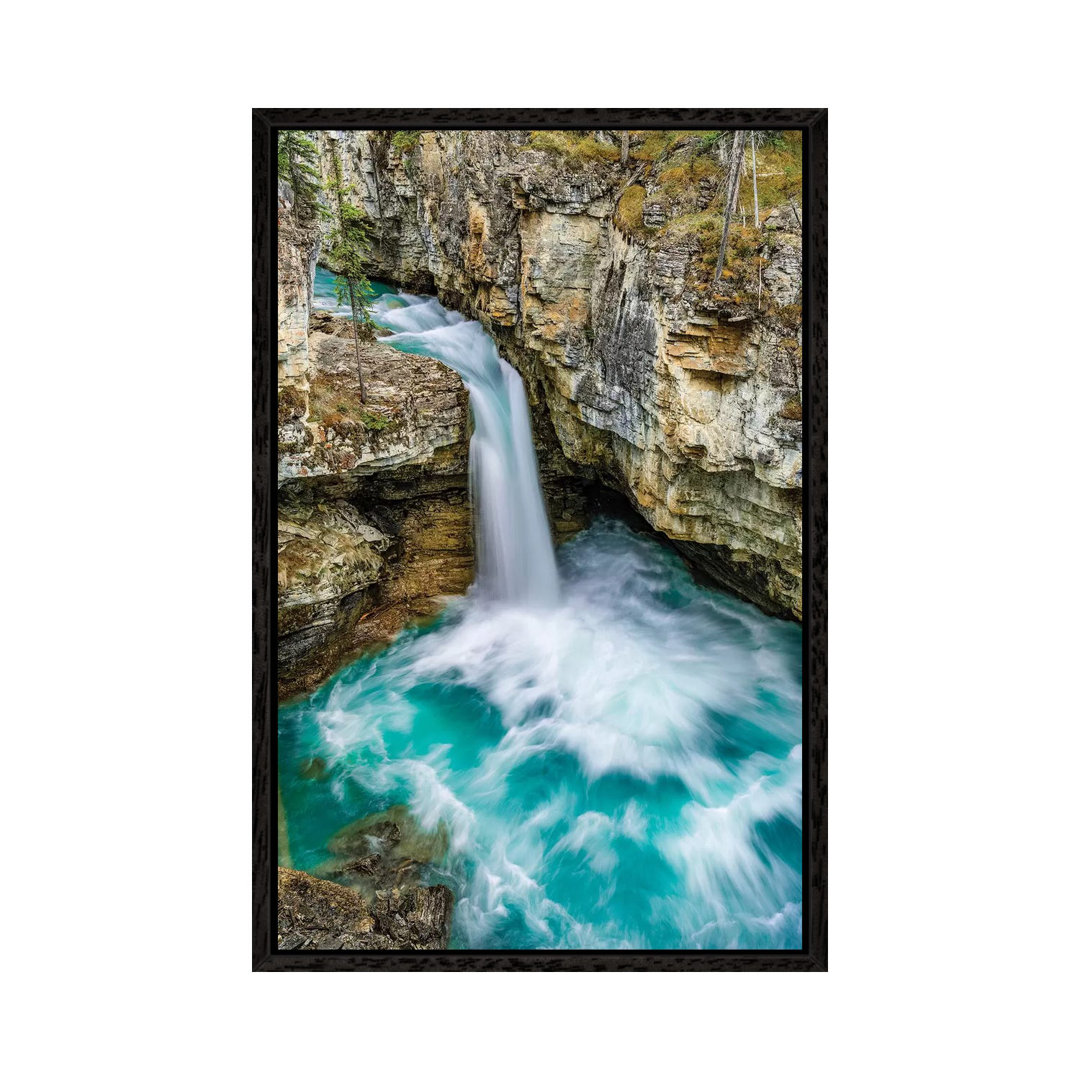 Spiegelung eines Berges im Wasser, Beauty Creek, Stanley Falls, Jasper National Park, Alberta, Kanada