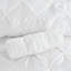 Literie blanche 7 pièces - Comprend un édredon, des taies décoratives, des coussins décoratifs et une jupe de lit-118652018-118652017