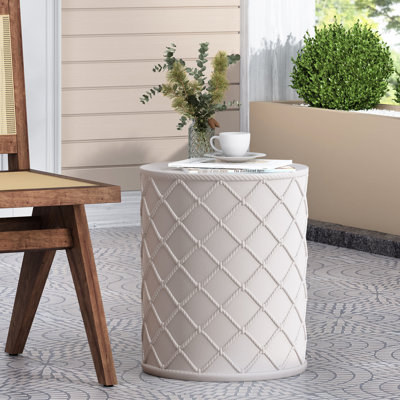 Table d'appoint de patio au design élégant