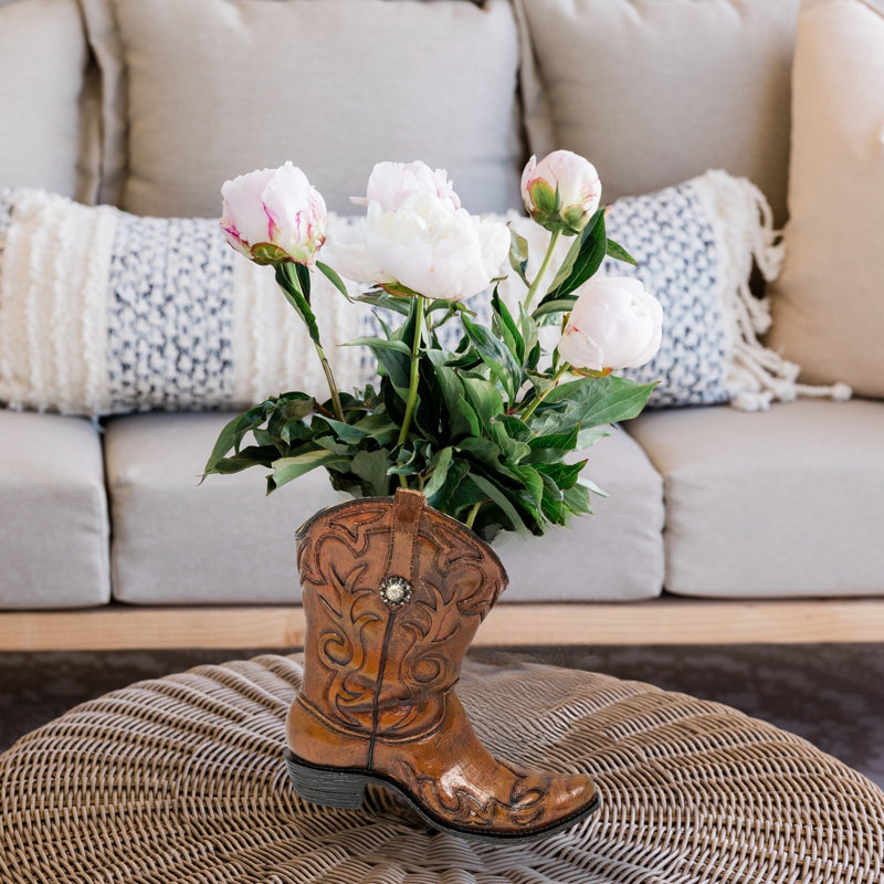 Vase en résine et botte de cowboy