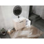 Meuble-lavabo luxueux avec lavabo en céramique et grands armoires de rangement-108525919
