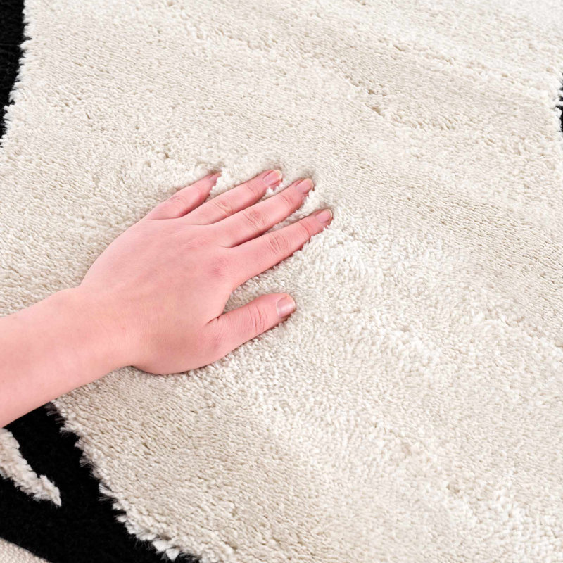 Davyd Abstract Machine Woven Polypropylene Area Rug in White, Rectangle 5'3" x 7'