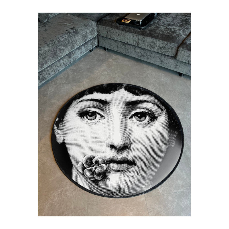 Tapis noir et blanc lavable à la machine Face and Floral, Round 3'3" Rug Pad Included