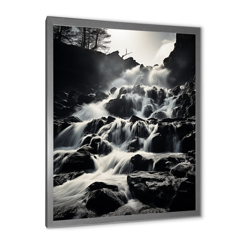 Chute d'eau monochrome en cascade harmonieuse II sur toile, H 44 po x l 34 po x P 1,5 po, Cadre simple argenté