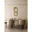 Ferronnerie de couleur crème avec lumières et murale dans le hall d'entrée-417871940