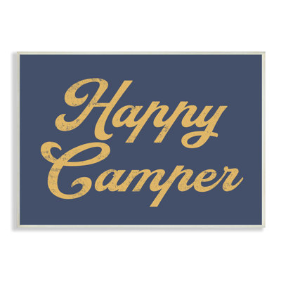 «Happy Camper», phrase de script rétro, accent jaune surdimensionné et encadré blanc, art texturé par Lil '' Rue