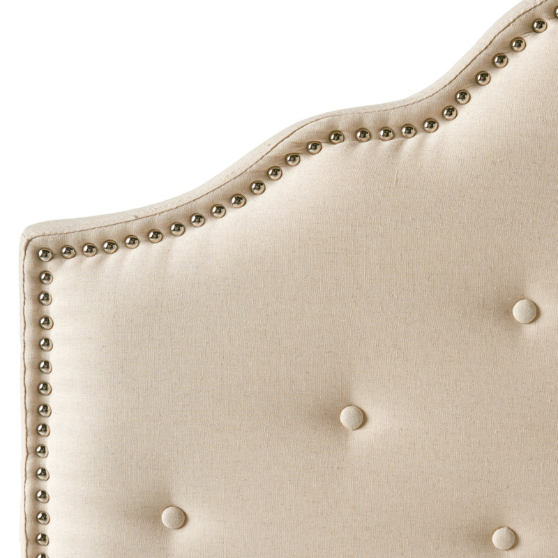 Grande et grande tête de lit, de couleur beige, avec un capitonnage à boutons exquis et une durabilité de couture élégante
