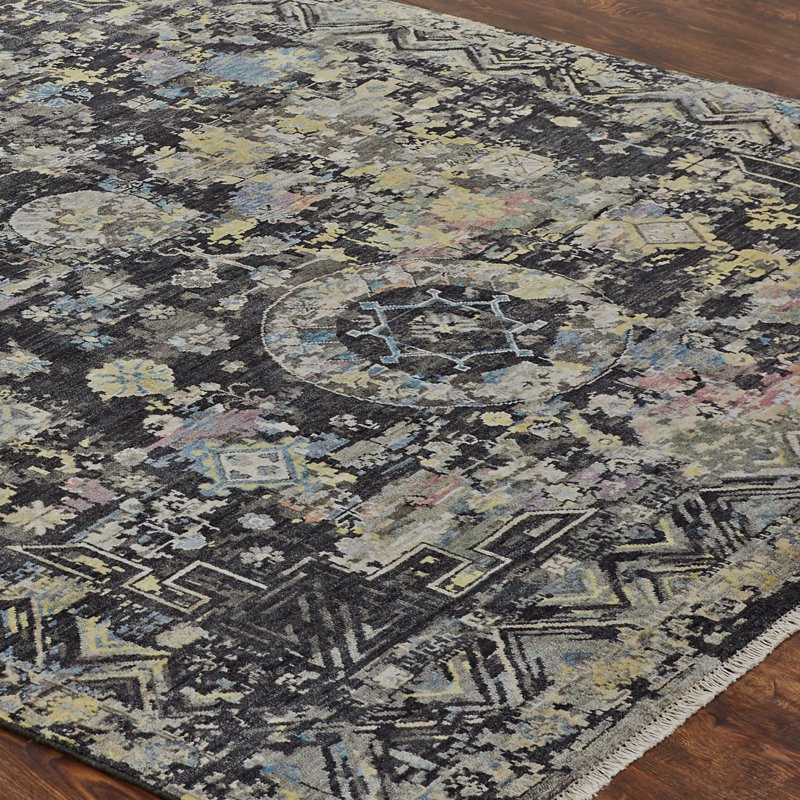 Heritage Revival Handmade Wool Floral and Oriental Area Rug, Rectangle 4' x 6'